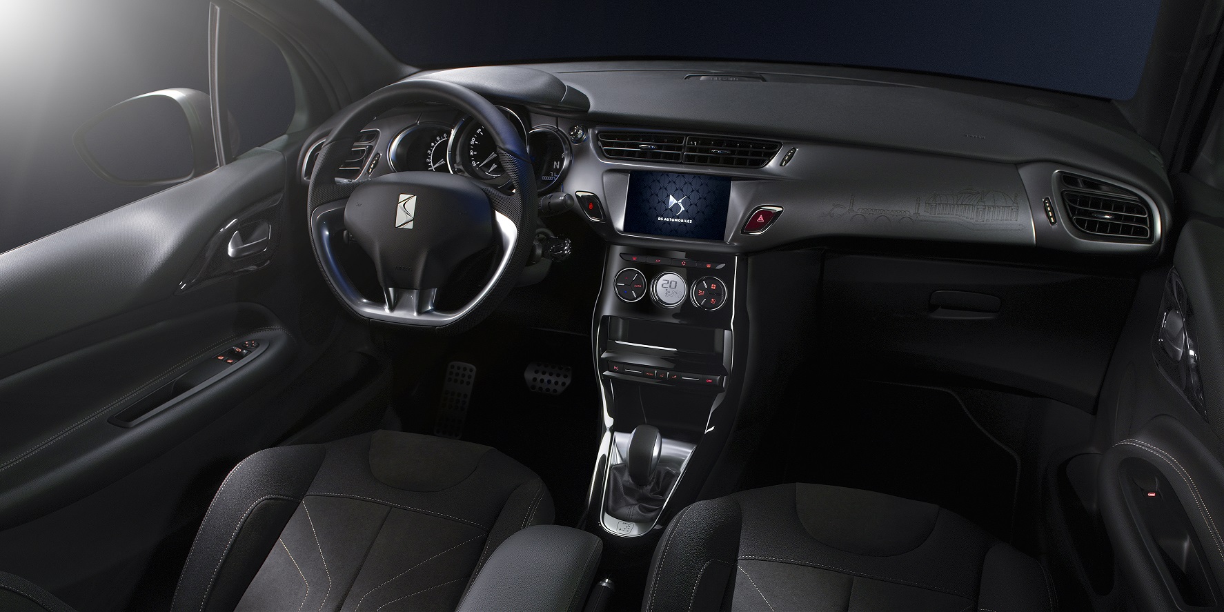 https://wcar.sets.lv/cars/Citroen/DS3 kabriolets/8aa3542603599e4fc7550af34d508d51.jpg